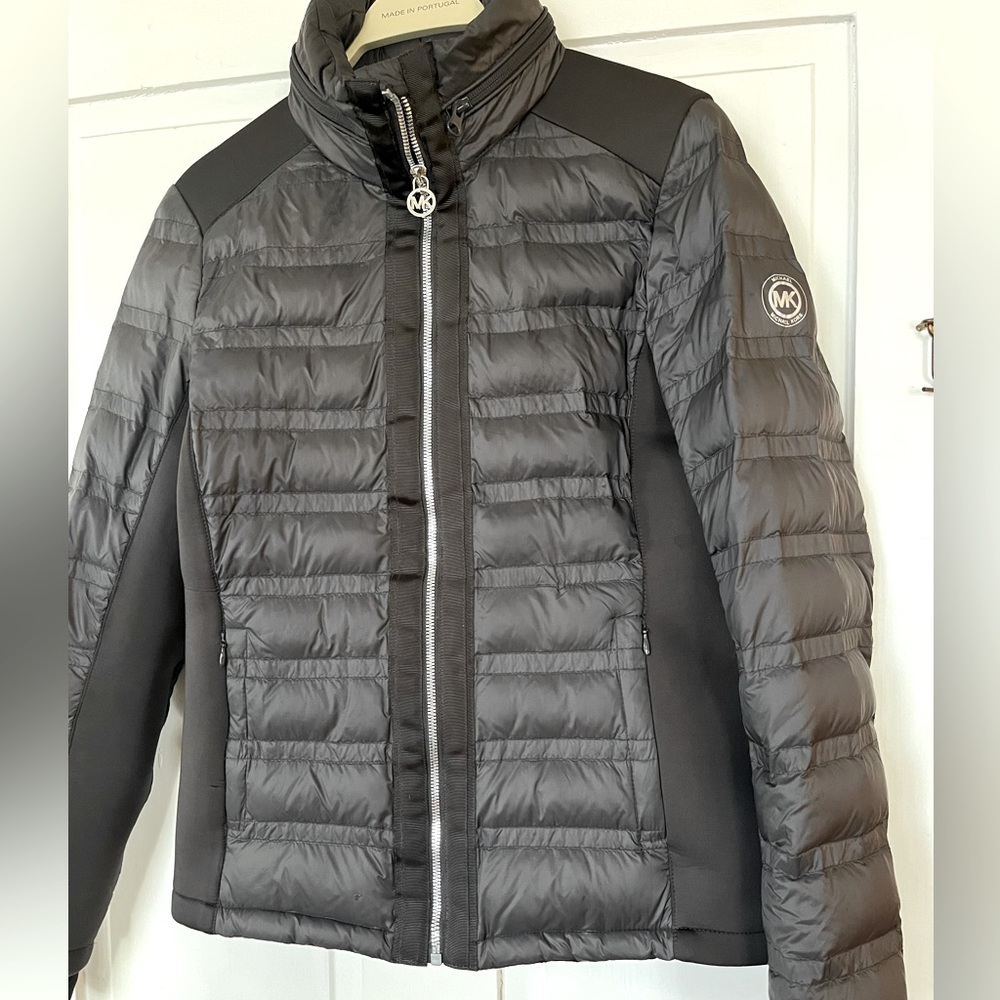Michael Kors Packable Puffer Side Panel Jacket with Hood and Thumb Holes, M